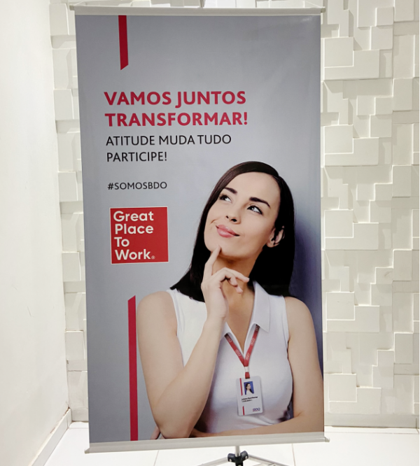 Banner de Lona Brilho 440g Metro Quadrado  <span class="highlighted-title" style="background-color: #23408D;"><i class="fa fa-bolt"></i> Produção em 24h</span>