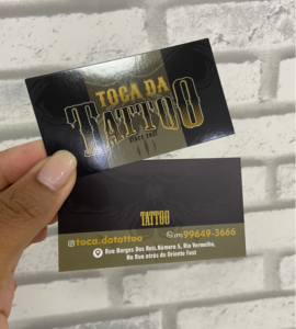 cartão de visita, verniz total, frente e verso, Couchê 250g, impressão em cores, acabamento fosco, cartão de visita personalizado, design profissional, papel de alta gramatura, impressão frente e verso, papel couchê, cartão durável, marketing visual, cartão de visita sofisticado, impressão de alta qualidade, cartões para empresas, cartão corporativo, papel resistente, impressão colorida, cartão com brilho, apresentação de marca, cartão promocional, impressão premium, material couchê, cartão de visita profissional, design de cartão, impressão digital, cartão para eventos, cartão elegante, identidade visual, cartões personalizados, imagem corporativa, cartão de apresentação, cartões para negócios, cartão para networking, cartões modernos, impressão offset, cartão com logo, acabamento brilhante, cartão completo, cartão de qualidade, impressão em alta definição, cartão de visita moderno, apresentação empresarial, cartão 250g, cartões coloridos, cartões para marketing, papel couchê 250g, cartões finos, impressão profissional, imagem de marca, cartões resistentes, cartão com cores vibrantes, carta de visita, imagem comercial, design criativo, cartão em papel couchê, acabamento de luxo, cartões com qualidade, cartões para profissionais, cartão com acabamento especial, papel de luxo, impressões nítidas, cartões corporativos, design arrojado, cartão para marca, cartão com efeito brilhante, papel de 250g, imagem de identidade, cartão com proteção, efeito visual, alta gramatura, cartão com aparência sofisticada, apresentação elegante, cartão para publicidade, cartão de visitas exclusivos, cartão com acabamento, impressão em dois lados, cartões versáteis, cartão de visita com detalhes, acabamento visual, impressão rica em cores, material resistente, apresentação visual impactante, cartões para negócios de sucesso, cartão personalizado com logo, papel resistente para cartões, cartão para profissionais autônomos, cartão de qualidade superior, cartões brilhantes, marketing de impacto, cartão para reuniões de negócios, cartões para conferências.